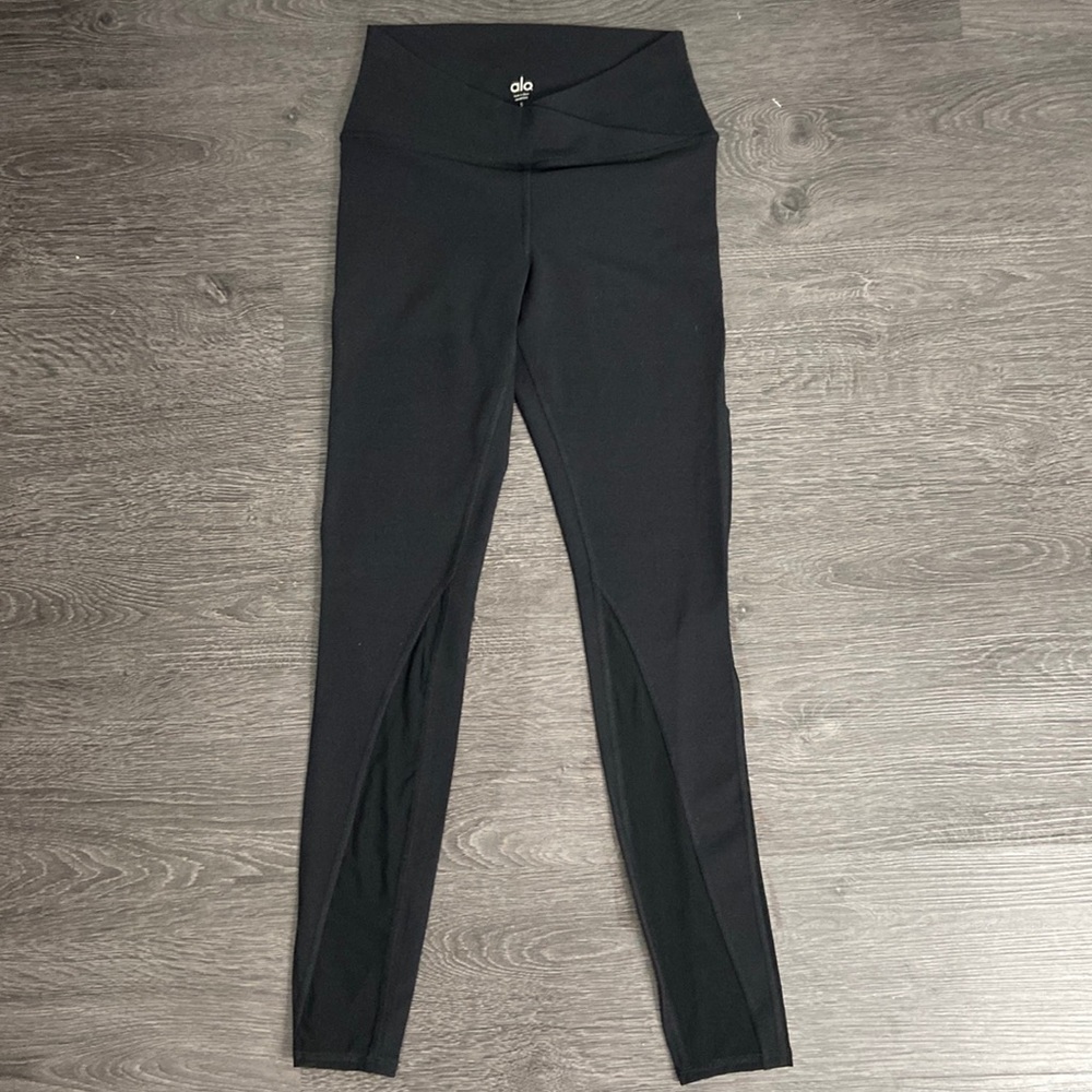 ALO Yoga 🧘🏽‍♀️ Legging with Mesh Detail